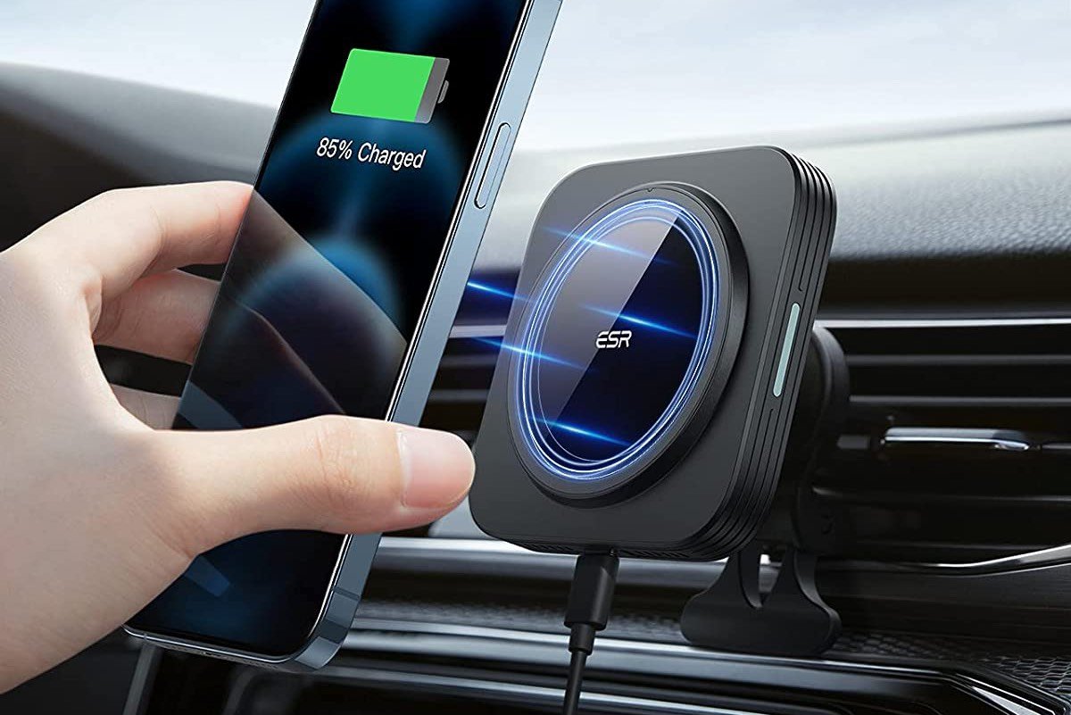 ESR HaloLock Magnetic Wireless Car Charger