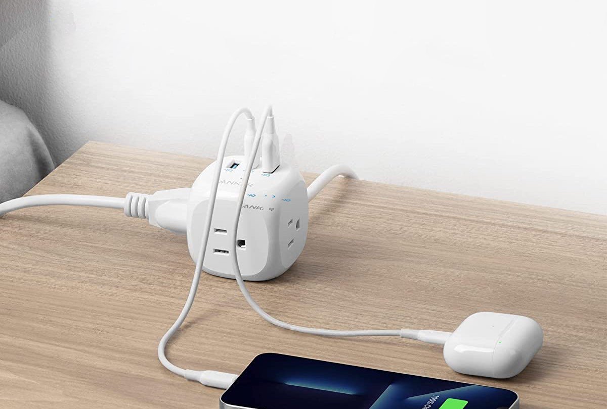 Anker Power Strip with 3 Outlets & USB C Charging Hub