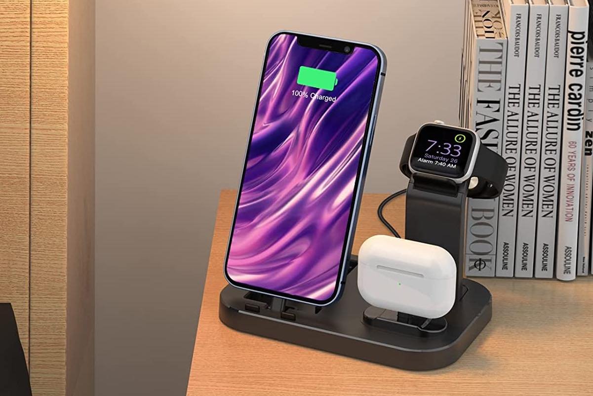 OLEBR 3 in 1 Charging Station