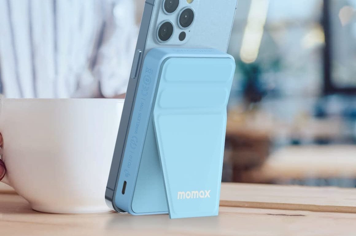 Momax 5000mAh Magnetic Wireless Portable Charger