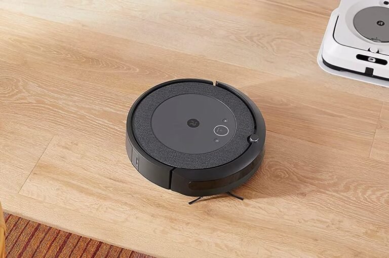 iRobot Roomba i4 EVO (4150) Wi-Fi Connected Robot Vacuum Cleaner