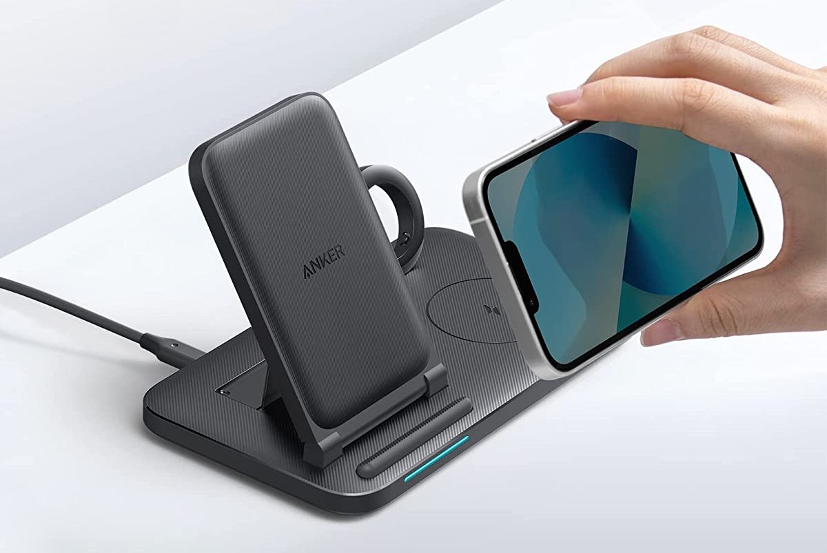 Anker Foldable 3-in-1 Wireless Charging Station