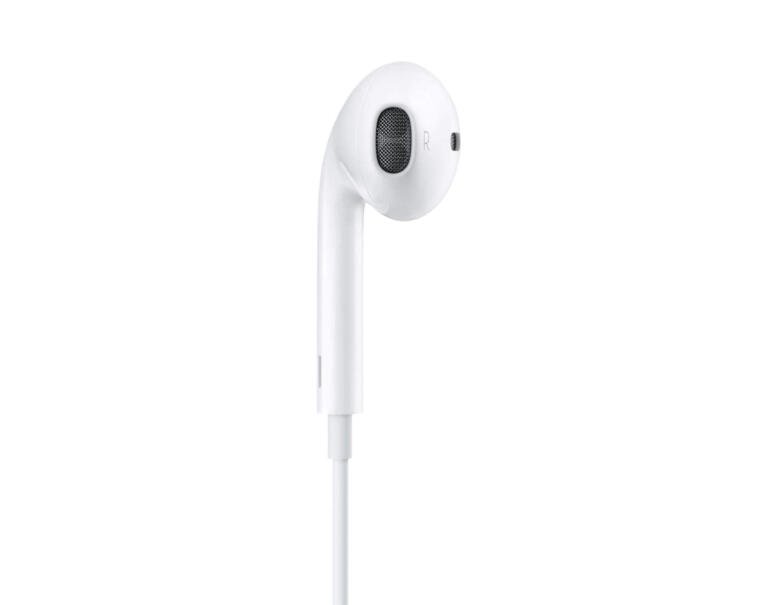 Apple EarPods Headphones with Lightning Connector is Dirt Cheap At Amazon 1