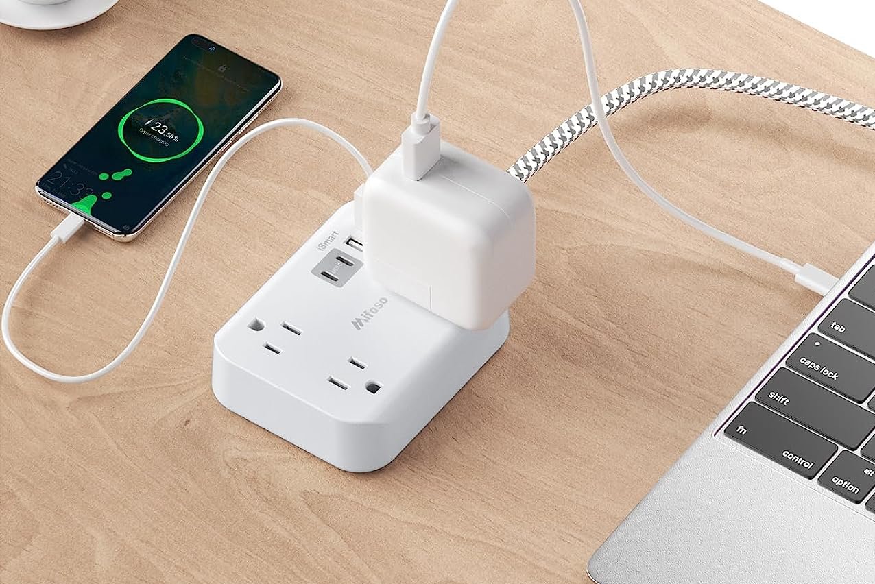 Mifaso 5ft 3-Outlet Flat Plug Travel Power Strip With USB Ports