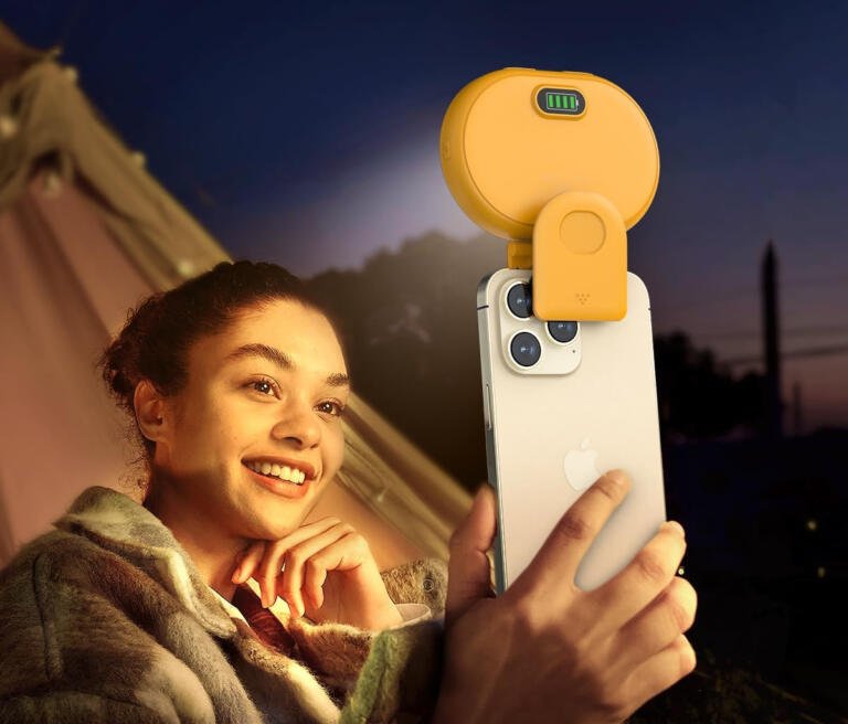 This Rechargeable Selfie Light For iPhone is Selling Out Quickly For $20 [DEAL] 1