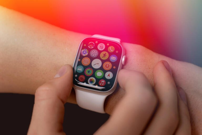 Apple Watch Series 8 [GPS + Cellular 41mm] whopping $150 OFF 1