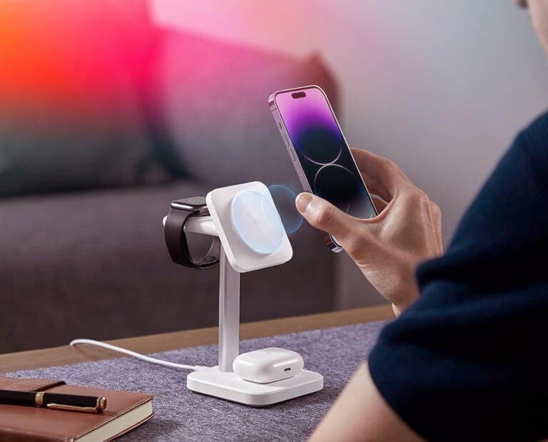 ESR 3-in-1 Charger Stand for Apple device is a must have in 2023 especially when it's available on discount 1