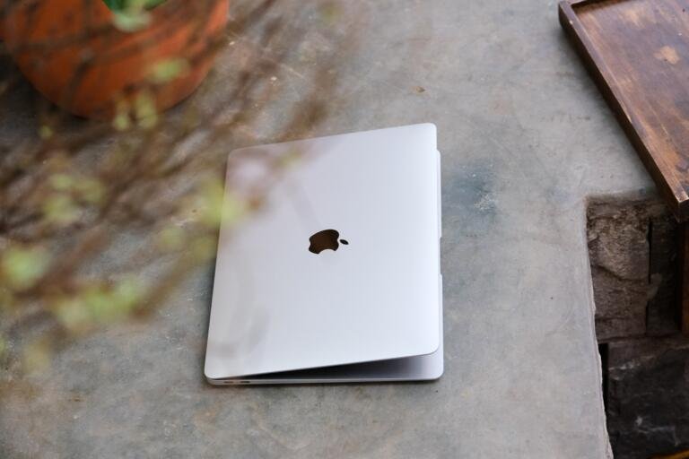 M1 MacBook Air is 10X faster than Intel MacBook Pro's model, costs $749 only 1