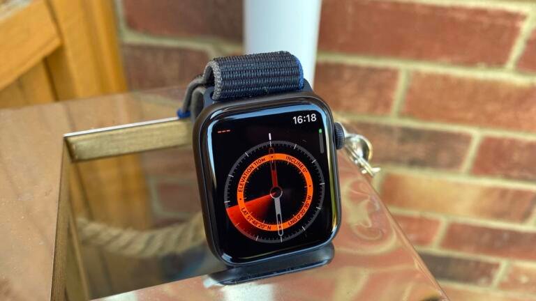 Crazy! Apple Watch SE available at lowest price ever! 1