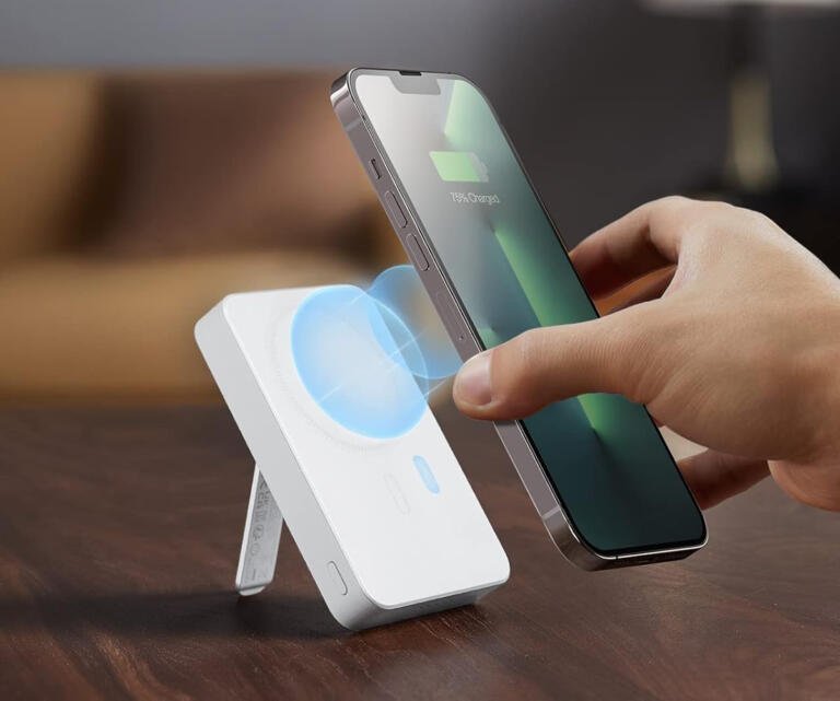 ESR offers 50% discount on its 10,000mAh Kickstand Wireless Power Bank for iPhone! 1