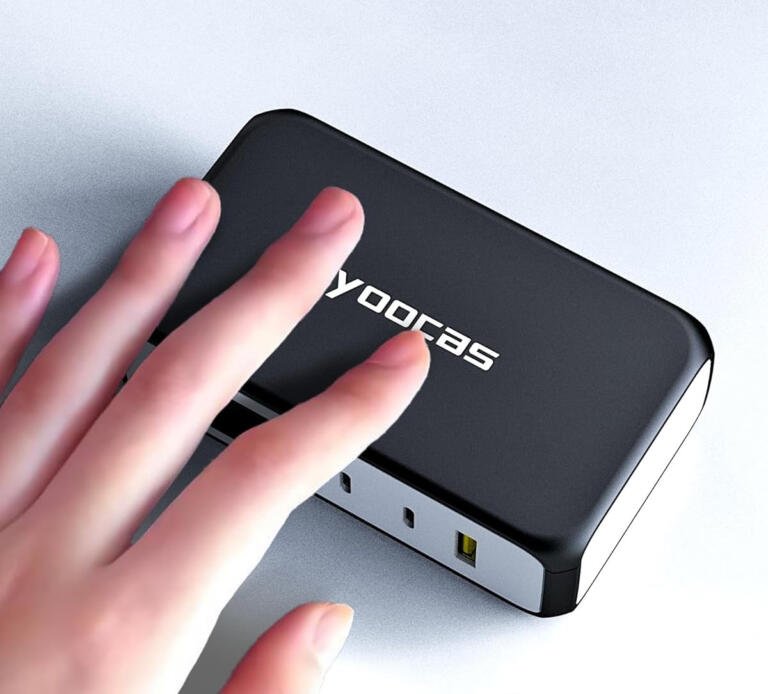 Yoocas 2-in-1 Hybrid 10000mAh Portable Power Bank and Charger For MacBook Now $29 1