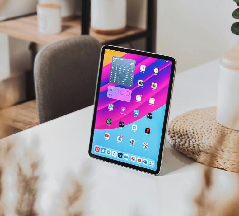 iPad 10th Generation Falls To $349 & It's Your Last Chance! 1